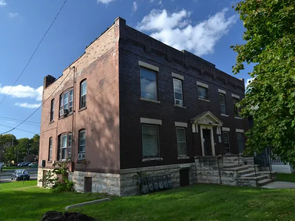 2 bed, 1.0 bath, 800 sqft, $1,095, 213 N Hickory St #796231058, Joliet, IL 60435