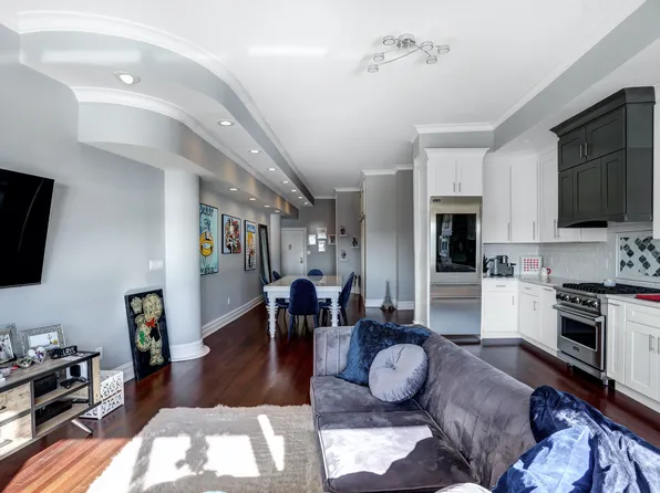 10 Bay Street Landing image 10 of 17