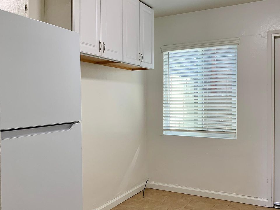 Eat-in Kitchen