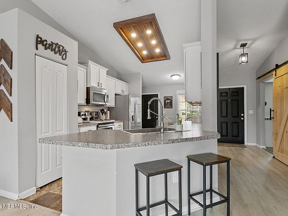 5th image of 3726 SUMMIT OAKS Drive
