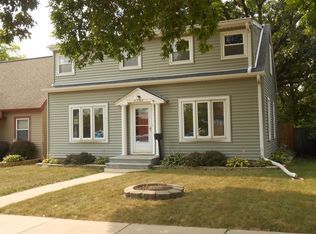8925 W Schlinger Ave, West Allis, WI 53214