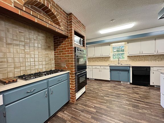 5th image of 3640 N Walnut St