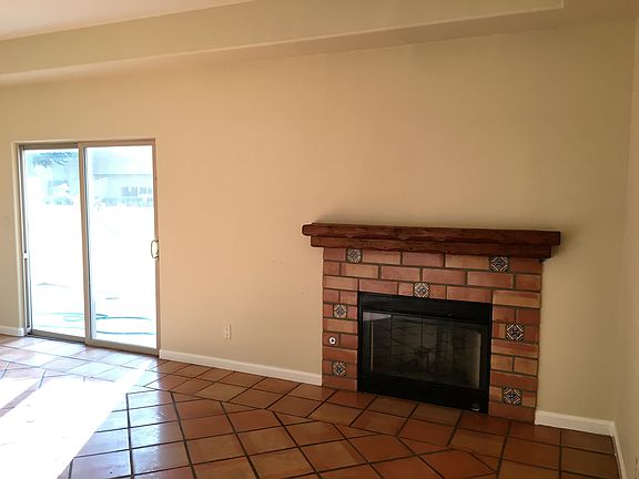 4th image of 1087 E Grand Ave Unit 101