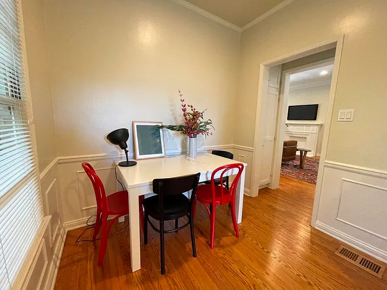 2285 N Beachwood Dr #5 — Photo 19
