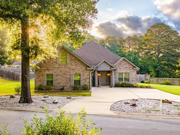 617 Edgemoor Ter, Benton, AR 72019