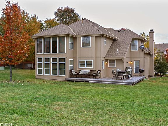 2nd image of 532 SE Asheville Dr
