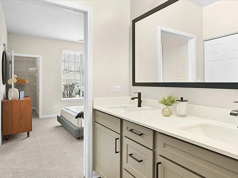 Farmington Lakes Apartments — Photo 46