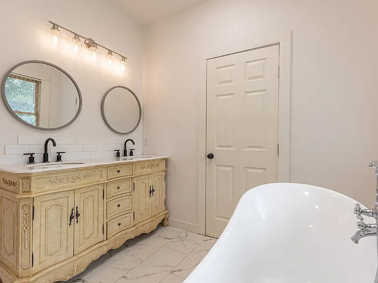 1010 Burnet St — Photo 28