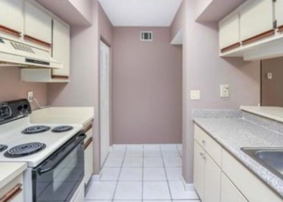 3rd image of 18230 Mediterranean Blvd