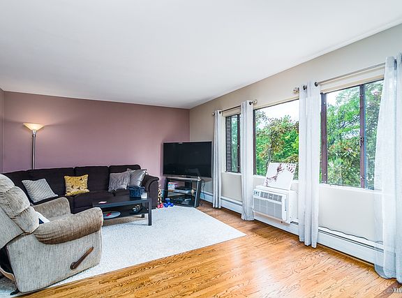 5th image of 3445 W Bryn Mawr Ave APT 2W