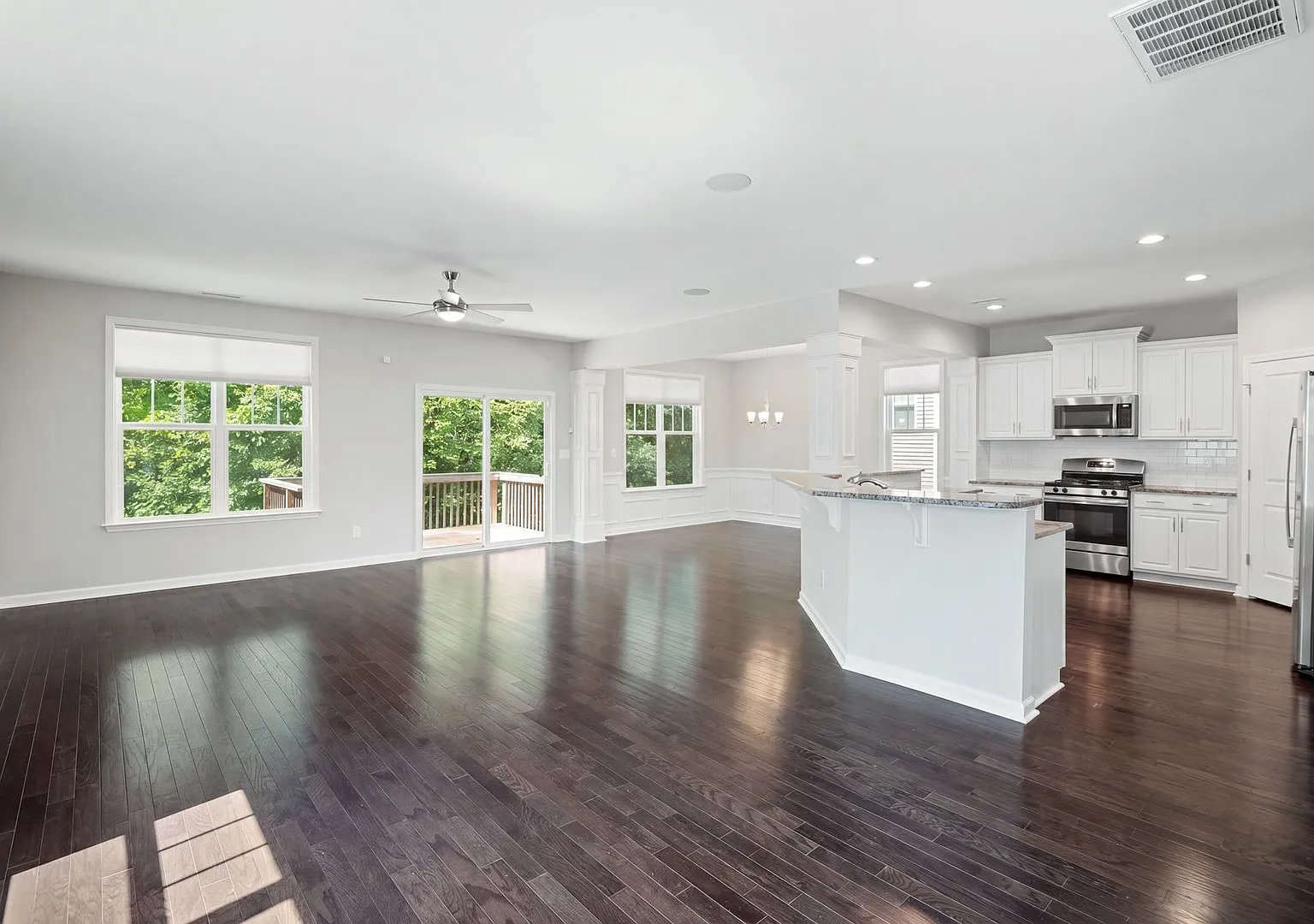 Beautiful 3-Bedroom Home with Fenced Yard & Community Pool in Durham! Available Now! — Photo 4