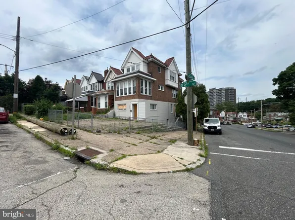 2001 N 52nd St, Philadelphia, PA 19131