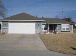 220 Hillside Dr, Baldwin City, KS 66006