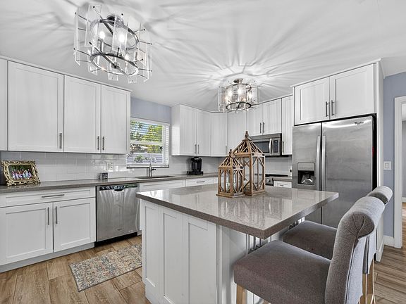 4th image of 2231 NE 34th Street