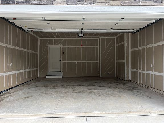3rd image of 4727 Bellflower Dr #2
