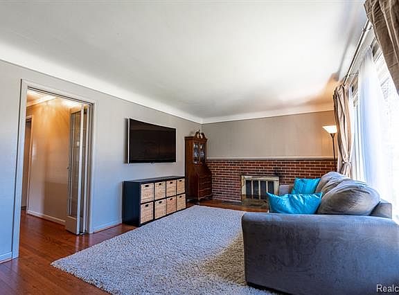 4th image of 3133 Glenview Ave