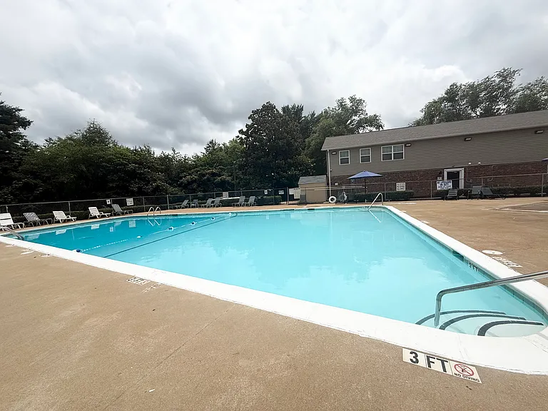 Hunting Ridge Apartments — Photo 12