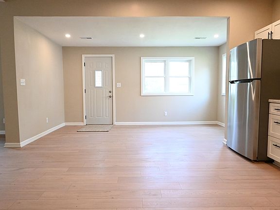 3rd image of 408 Sherwood St