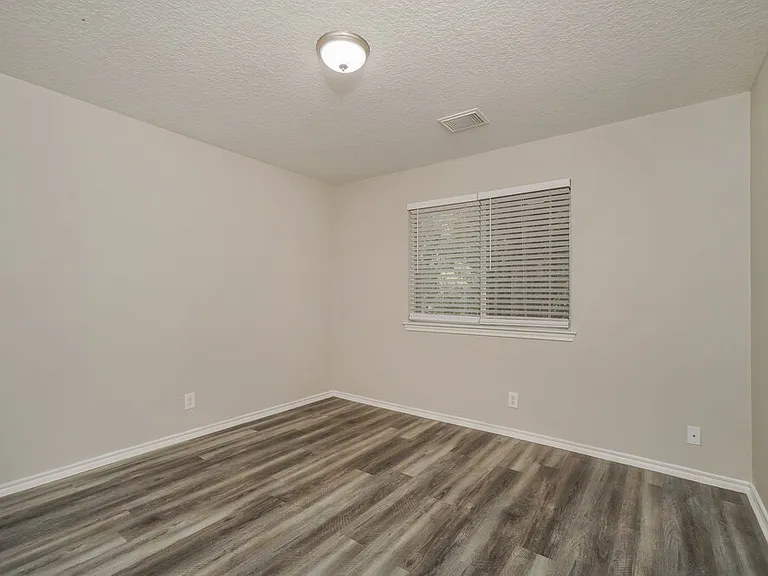 204 Nandina Ct — Photo 13