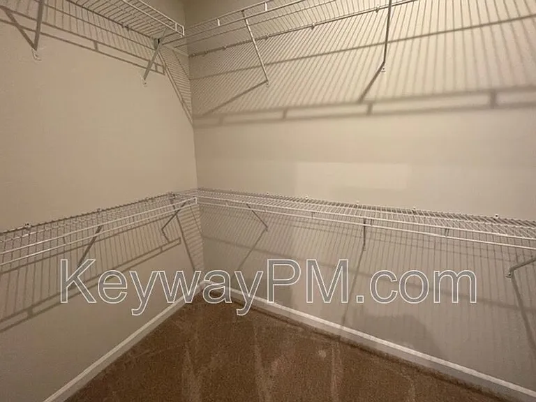 651 Manitou Cir — Photo 7