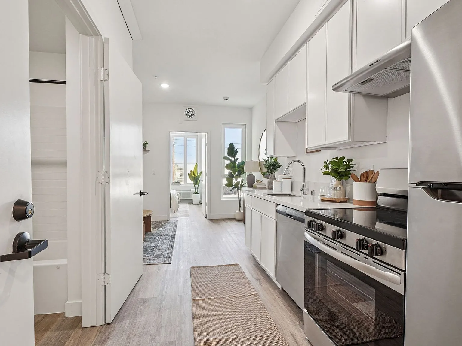 LEASE UP — Photo 1
