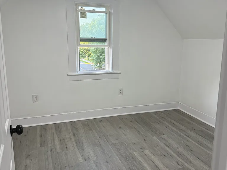 Marshall St — Photo 3