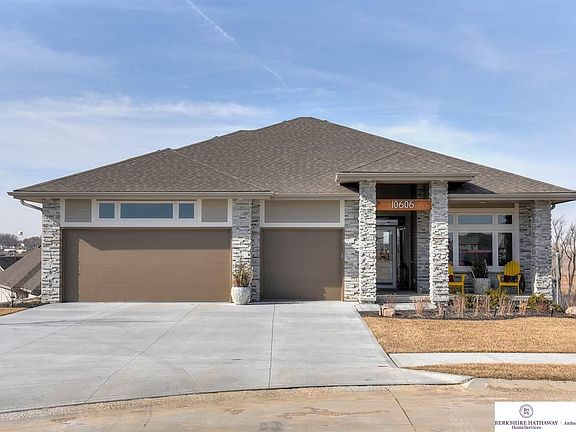 2nd image of 10606 S 126th Ct