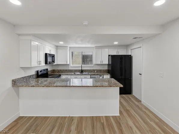4454 W Desert Inn Rd APT D, Winchester, NV 89102