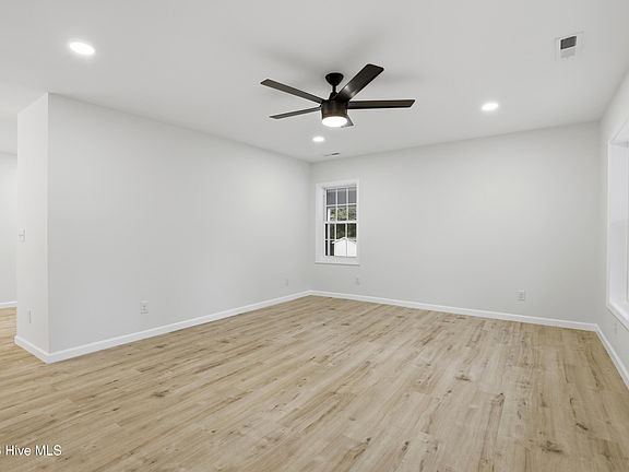 4th image of 1928 Fletcher Drive