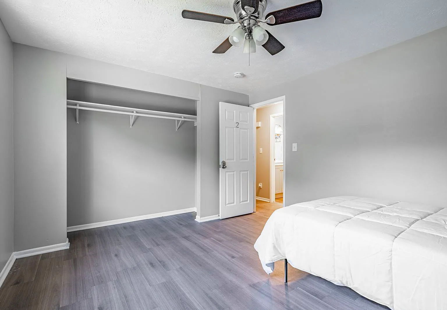 4 bed, 3.0 bath, 1080 sqft, $633 — Photo 2
