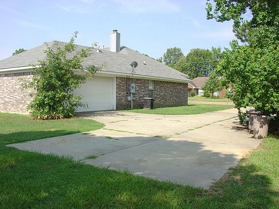 5th image of 920 Eagles Nest Dr