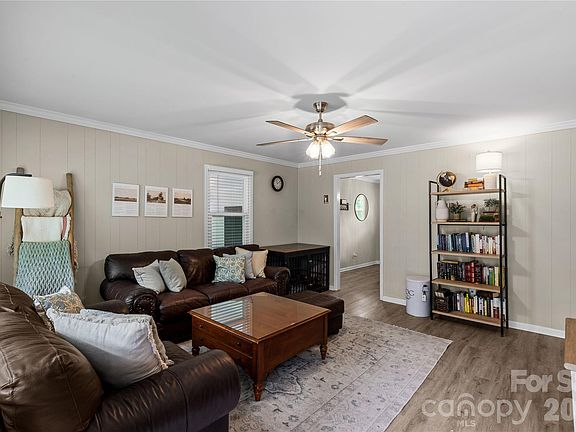 5th image of 1143 Potter Rd