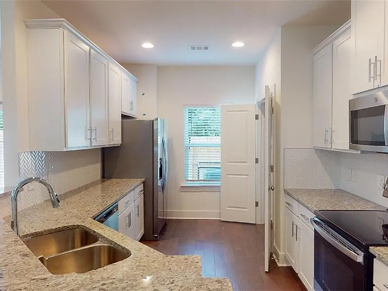 6328 Scudders Dr — Photo 3