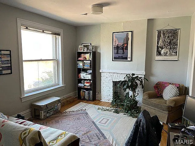 1 bed, 1.0 bath, 1100 sqft, $1,300 — Photo 3