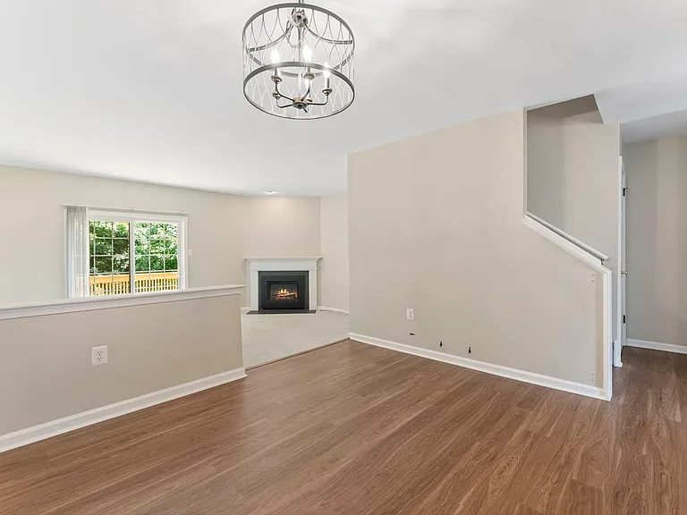105 Knollwood Ct — Photo 9