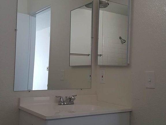 5th image of 501 W 14th St APT 6