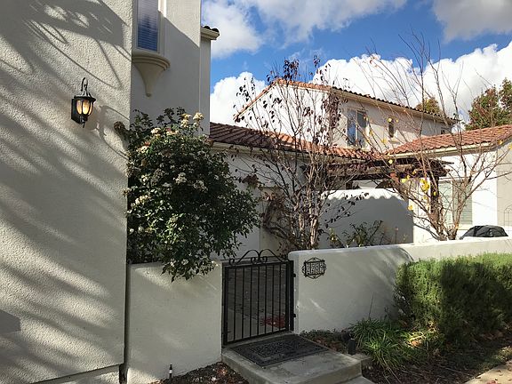 3rd image of 2209 Amaryllis Cir