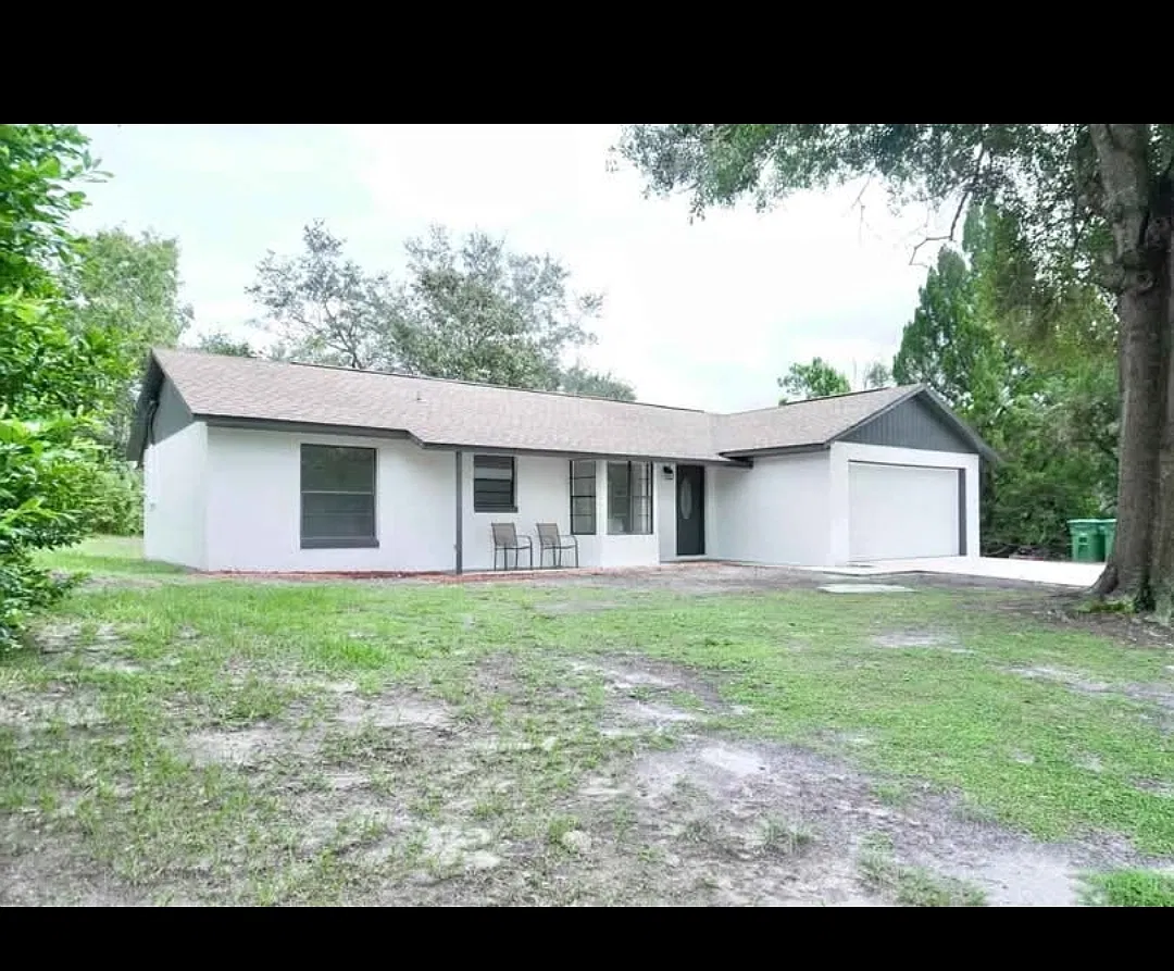 3 bed, 1211 sqft, $2,200 — Photo 1