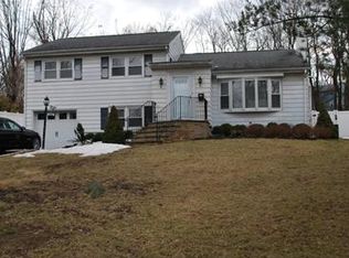 13 Hampton Ter, Livingston, NJ 07039