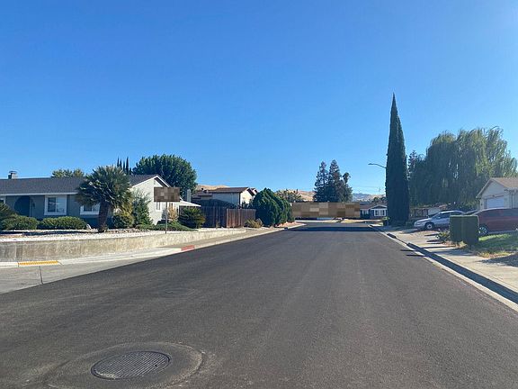 4th image of 3826 Roundhill Dr
