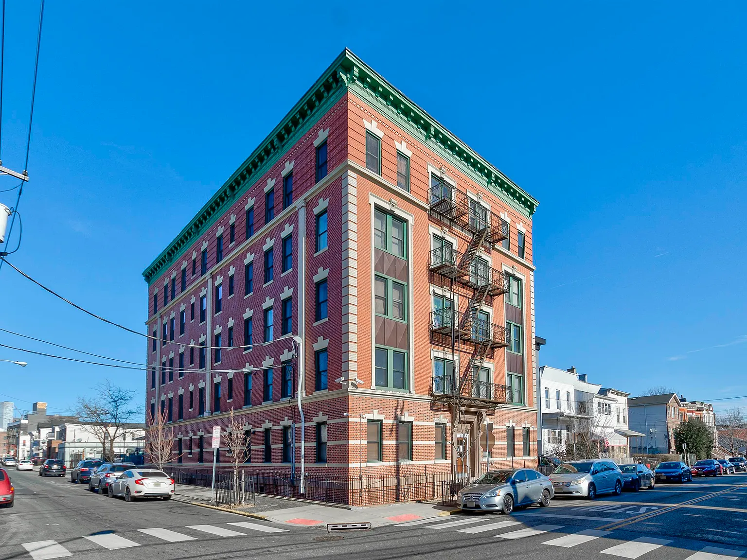 2 bed, 1.0 bath, 852 sqft, $1,800 — Photo 1