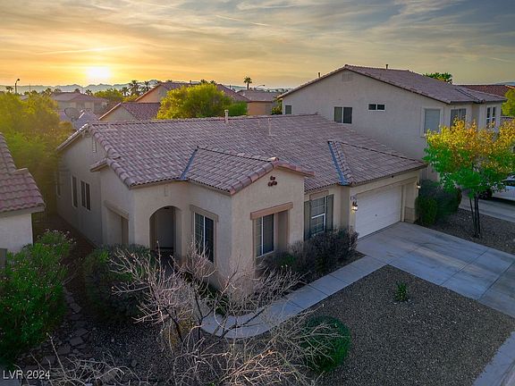 3rd image of 7902 Sagebrush Bend St