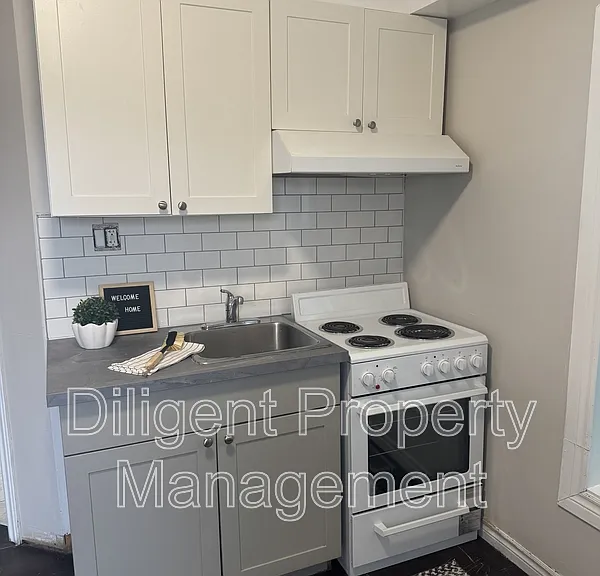 164 Stewart St #UPPER — Photo 1