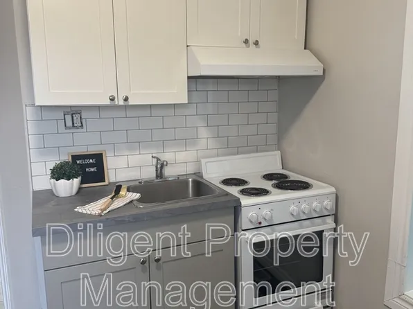 164 Stewart St, Peterborough, ON K9J 3M5
