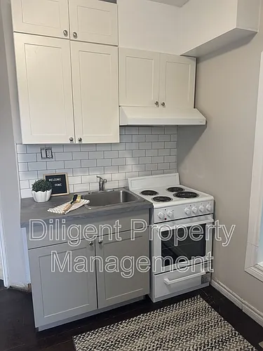 164 Stewart St #UPPER Photo 1