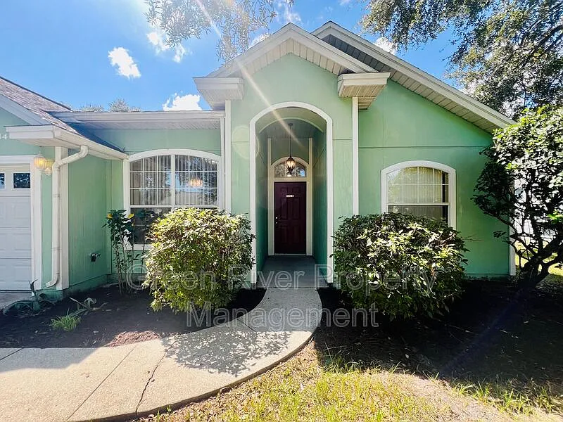 3 bed, 2.0 bath, 1362 sqft, $2,100 — Photo 3