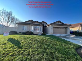 1525 W Norfolk Dr, Hanford, CA 93230