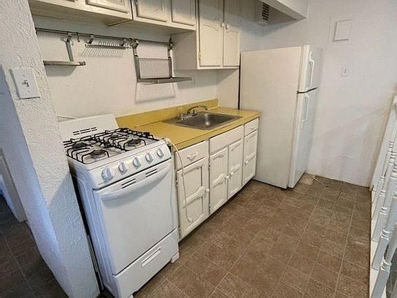 4th image of 200 W 82nd St Bsmt B1