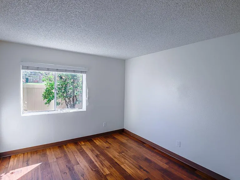Peppertree Apartments — Photo 38