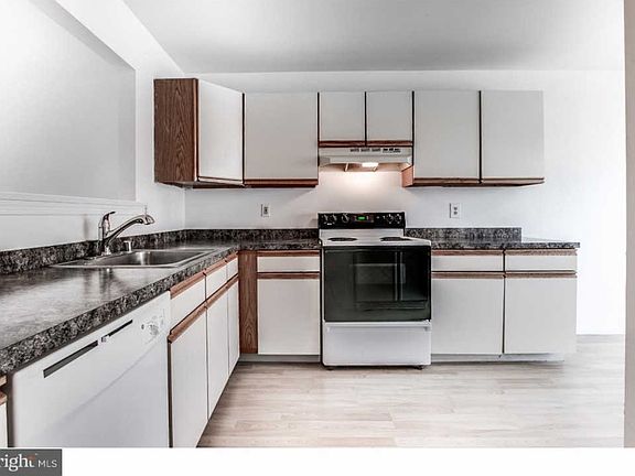 4th image of 886 Sabina Cir